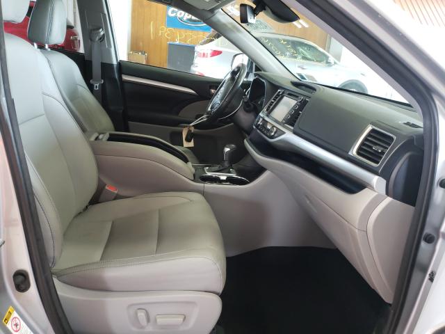 Photo 4 VIN: 5TDJZRFH0JS900276 - TOYOTA HIGHLANDER 