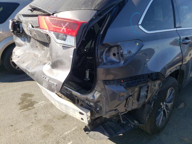 Photo 8 VIN: 5TDJZRFH0KS617197 - TOYOTA HIGHLANDER 