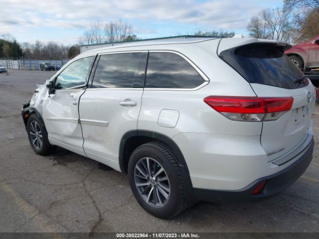 Photo 2 VIN: 5TDJZRFH1HS420175 - TOYOTA HIGHLANDER 