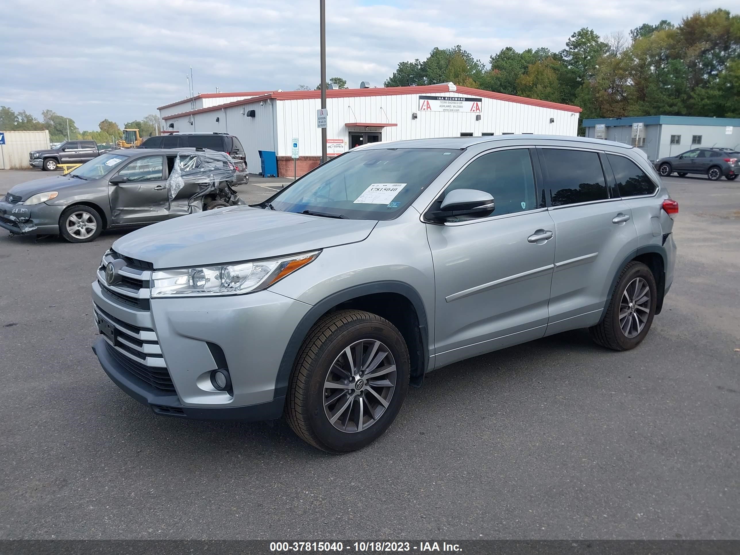 Photo 1 VIN: 5TDJZRFH1HS421794 - TOYOTA HIGHLANDER 