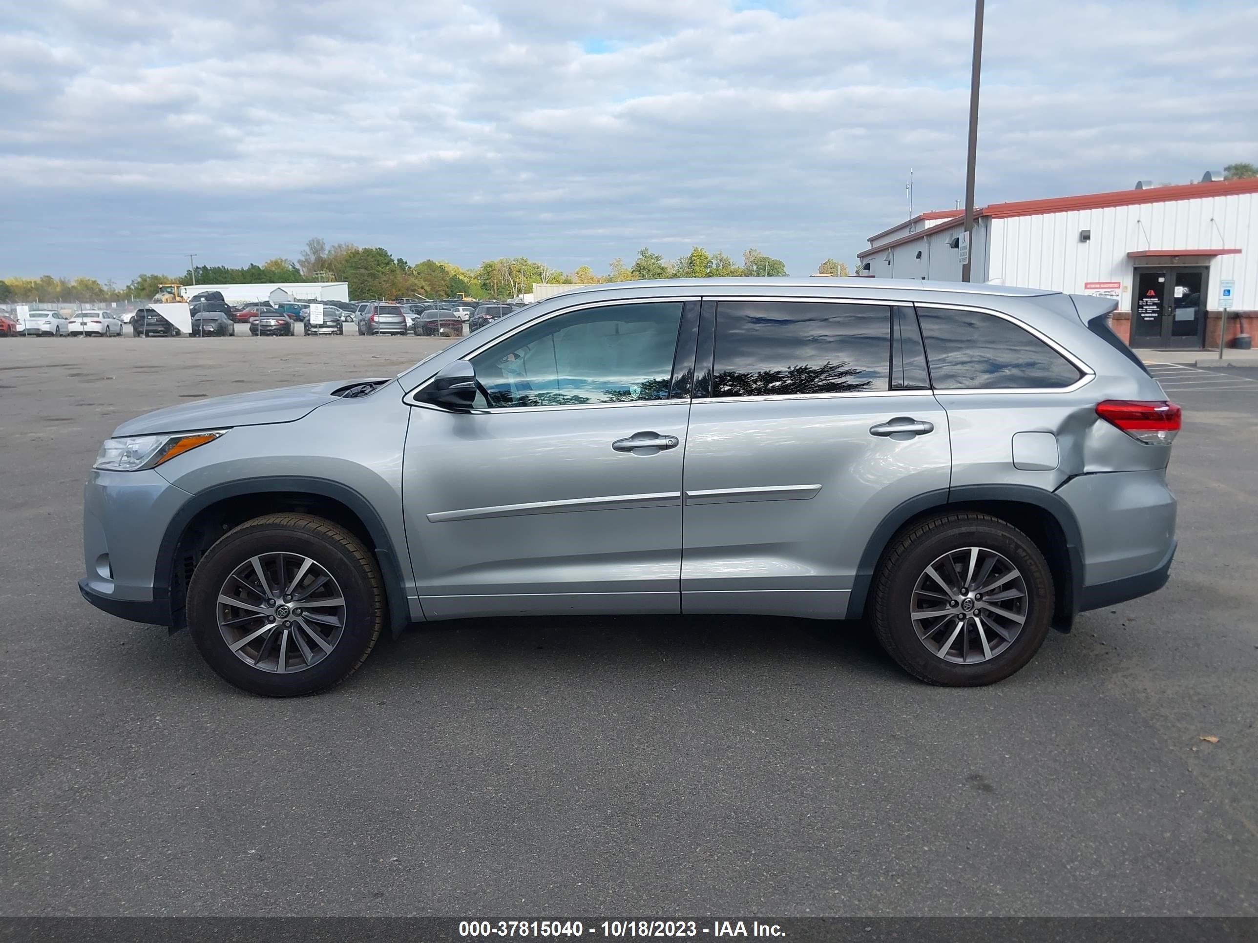 Photo 13 VIN: 5TDJZRFH1HS421794 - TOYOTA HIGHLANDER 