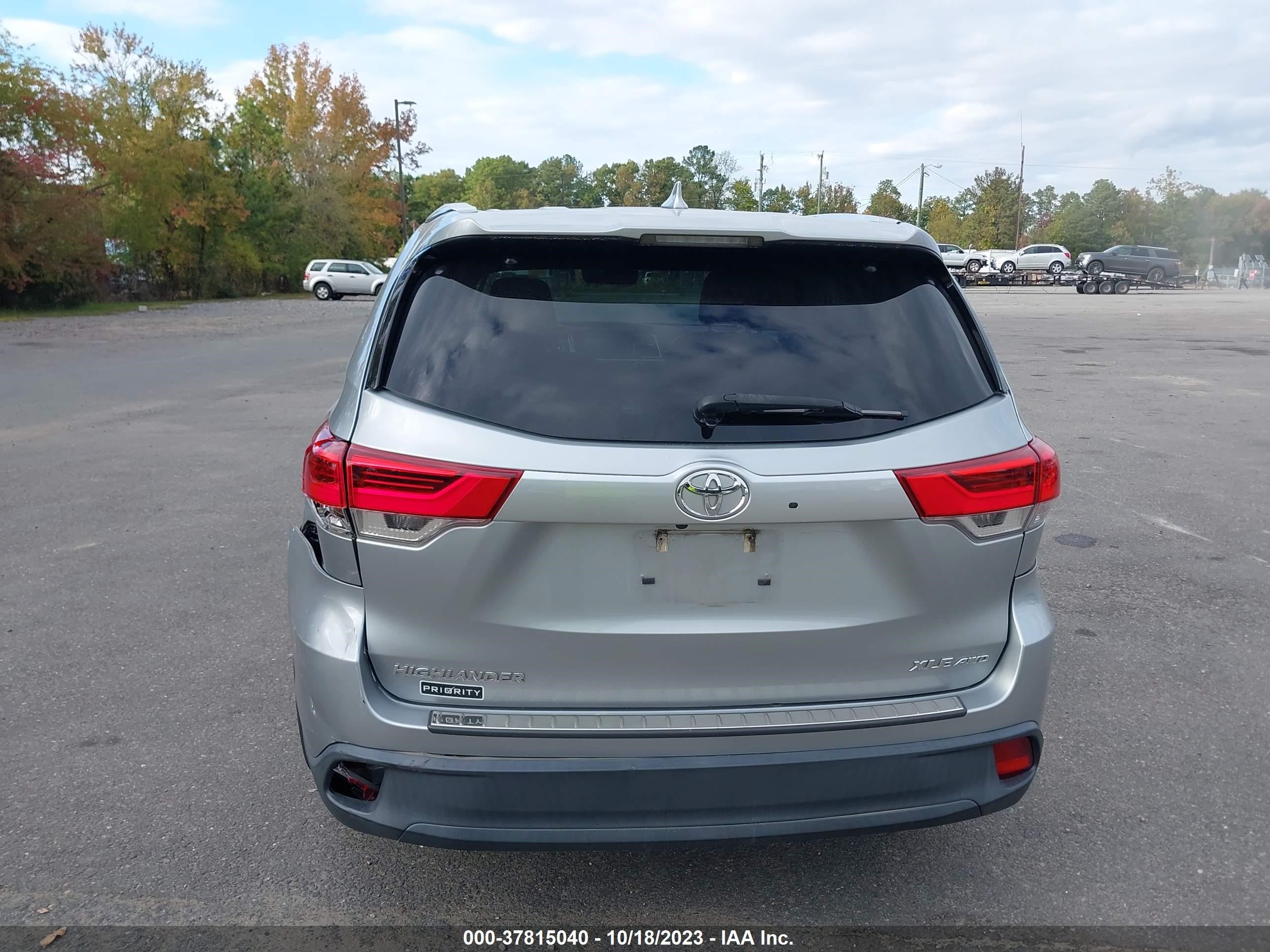 Photo 15 VIN: 5TDJZRFH1HS421794 - TOYOTA HIGHLANDER 