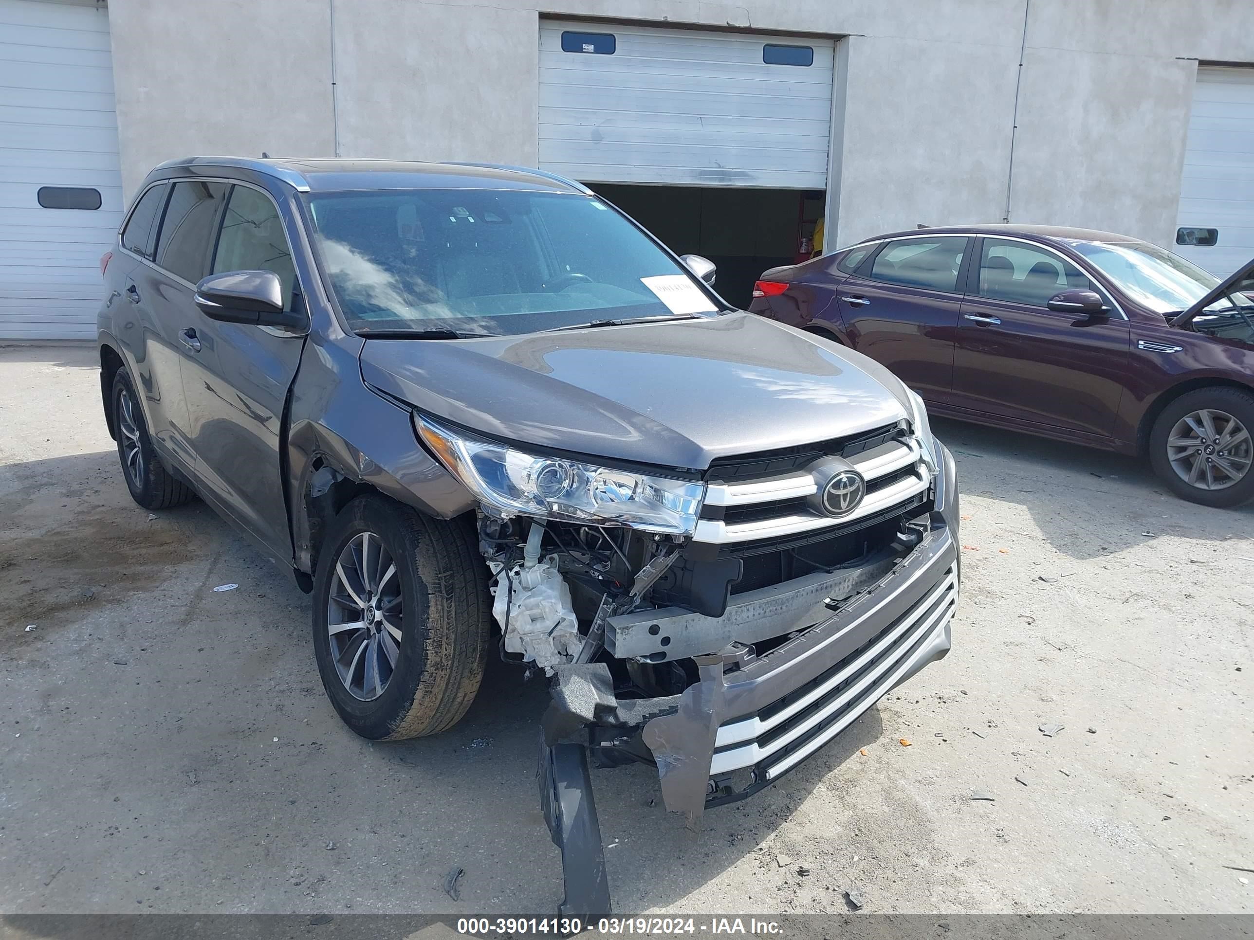 Photo 0 VIN: 5TDJZRFH1HS458814 - TOYOTA HIGHLANDER 