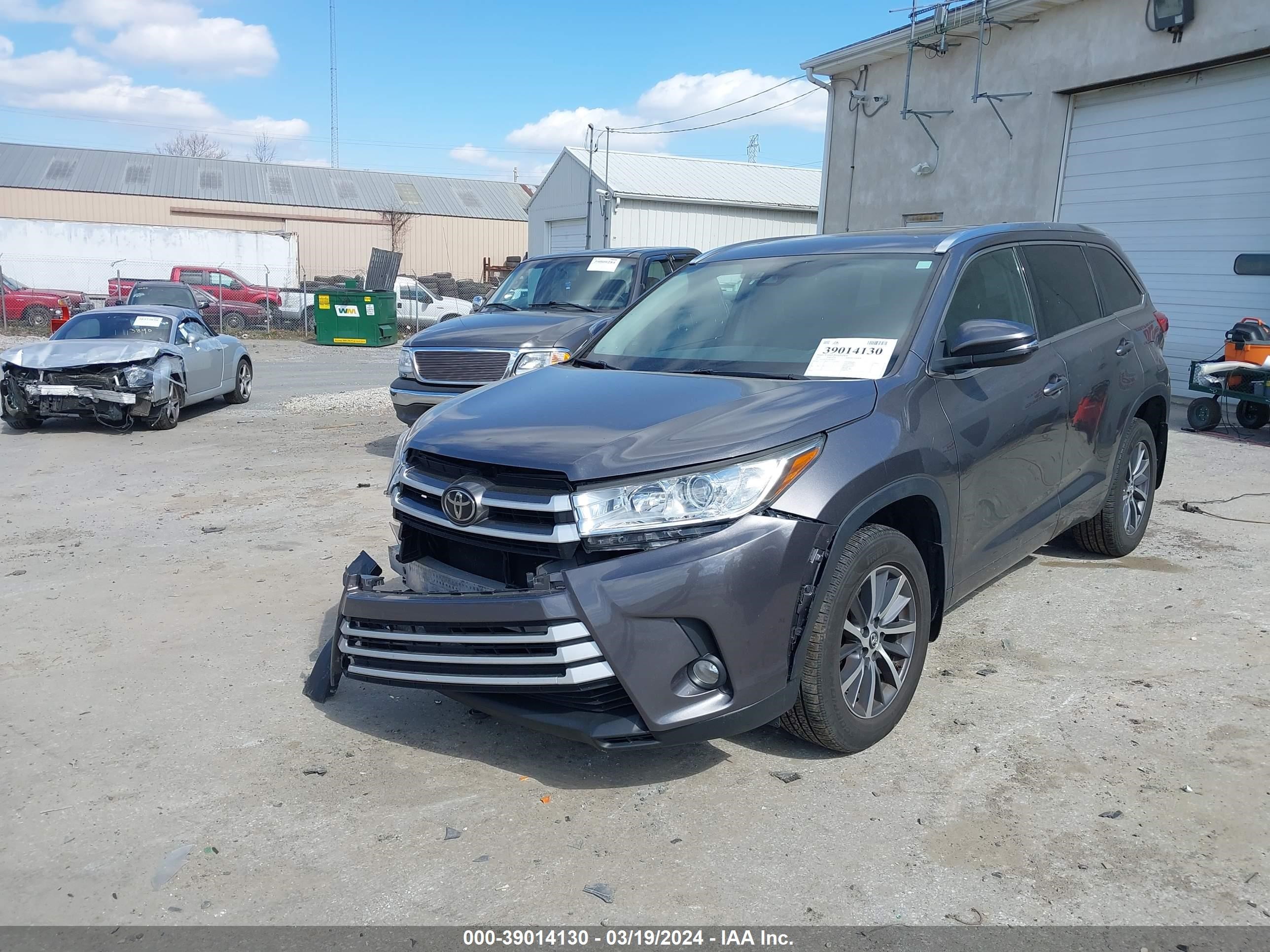 Photo 1 VIN: 5TDJZRFH1HS458814 - TOYOTA HIGHLANDER 