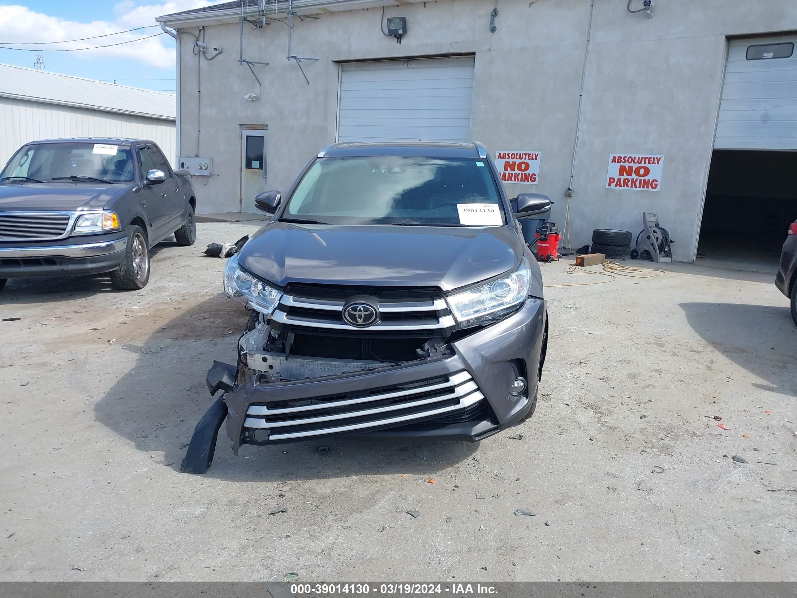 Photo 11 VIN: 5TDJZRFH1HS458814 - TOYOTA HIGHLANDER 