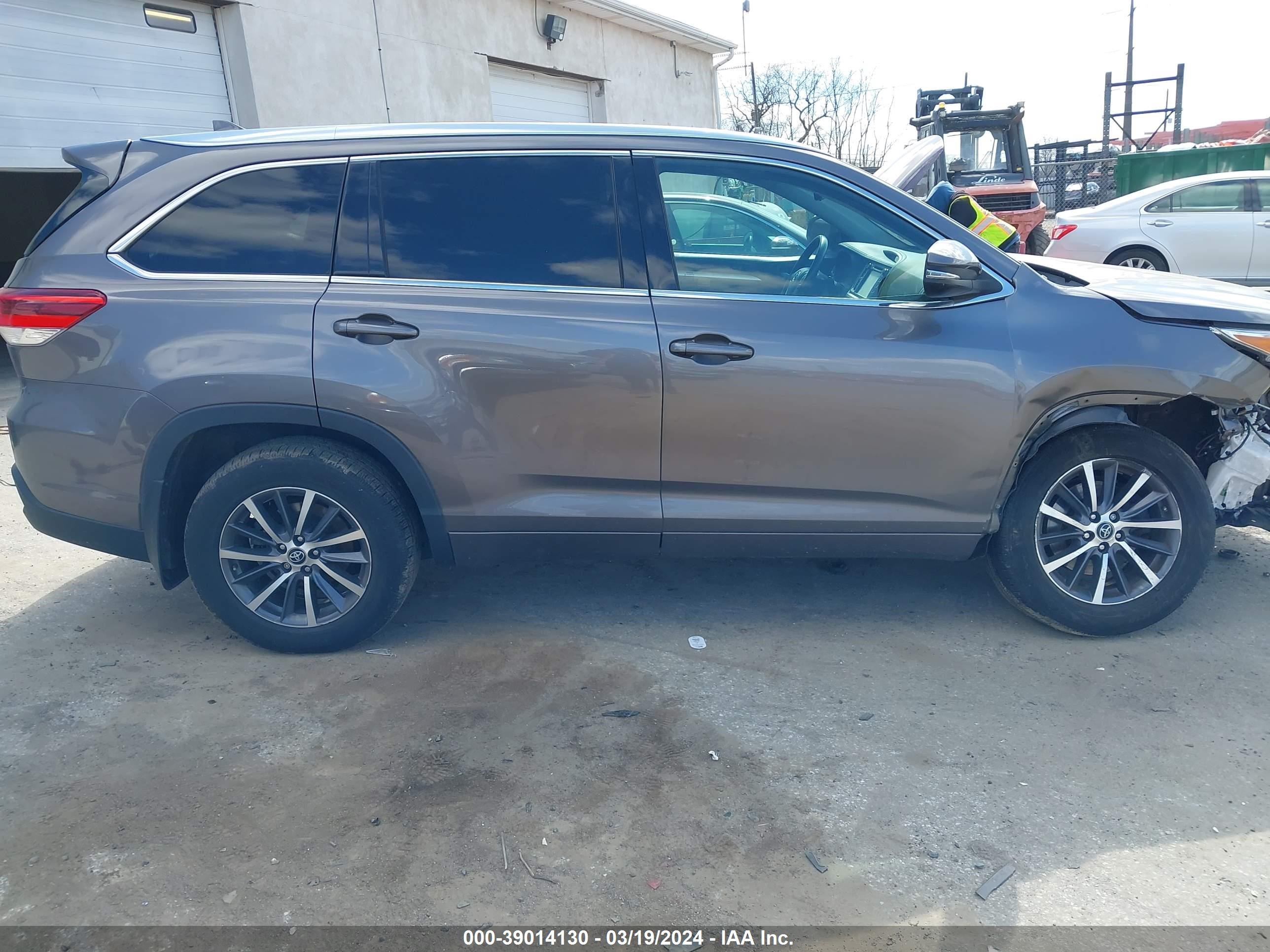 Photo 12 VIN: 5TDJZRFH1HS458814 - TOYOTA HIGHLANDER 