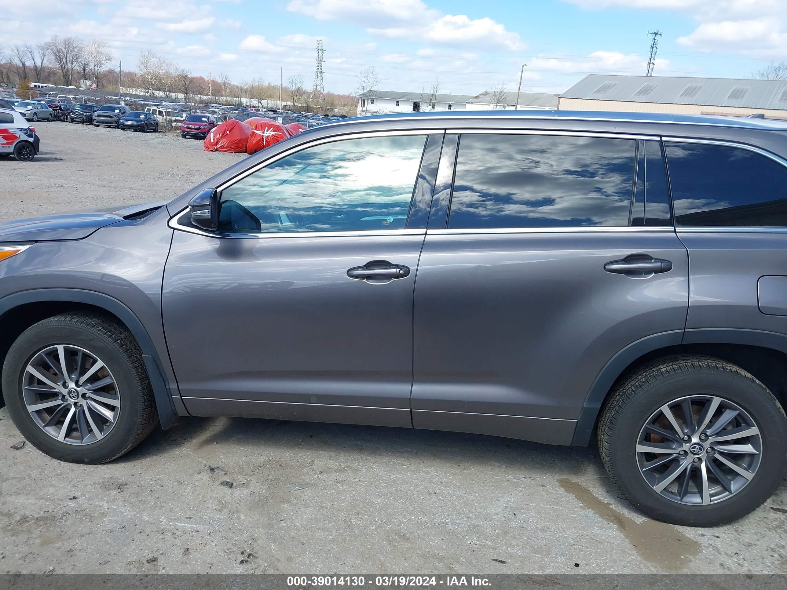 Photo 13 VIN: 5TDJZRFH1HS458814 - TOYOTA HIGHLANDER 