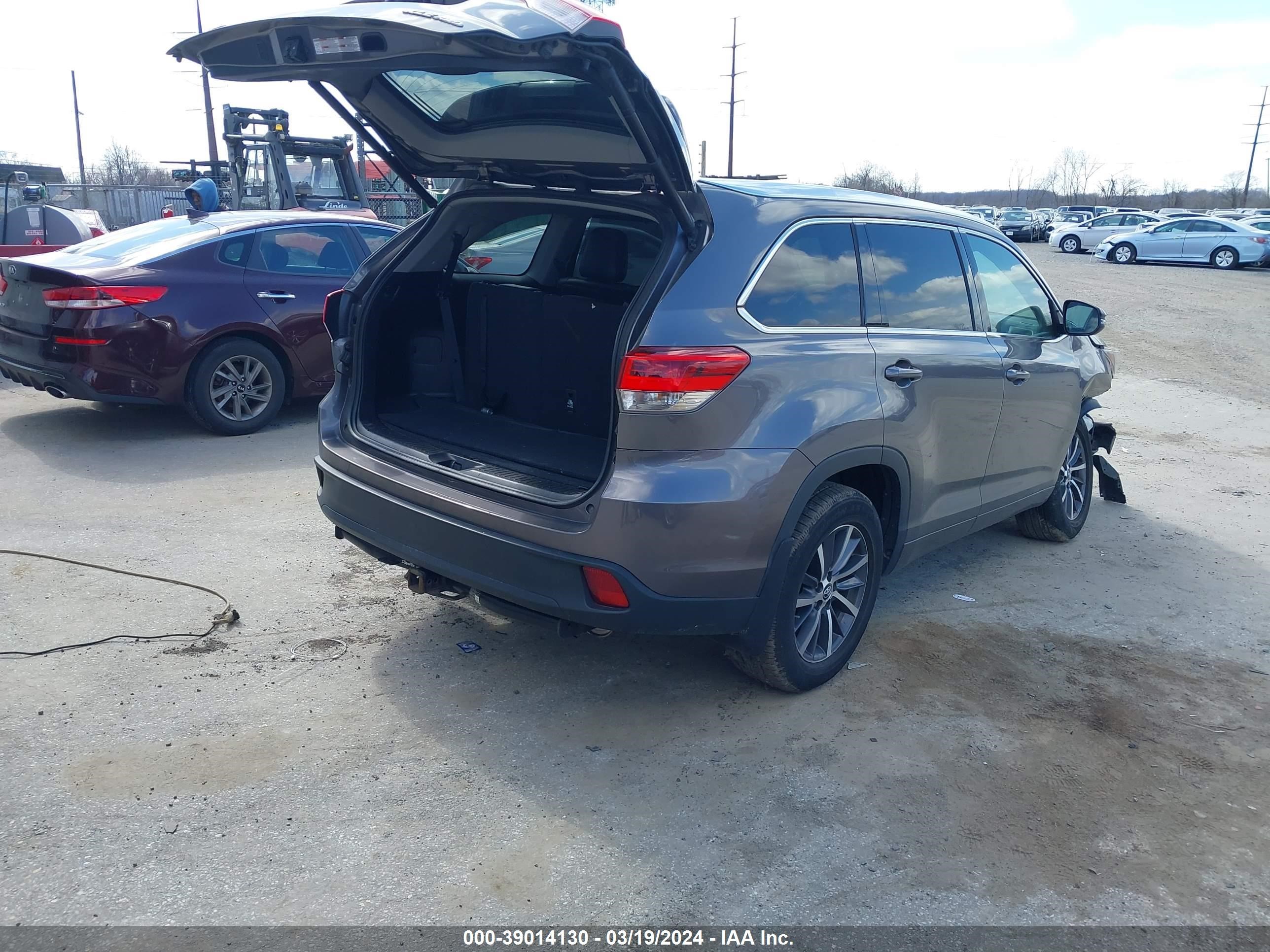 Photo 3 VIN: 5TDJZRFH1HS458814 - TOYOTA HIGHLANDER 