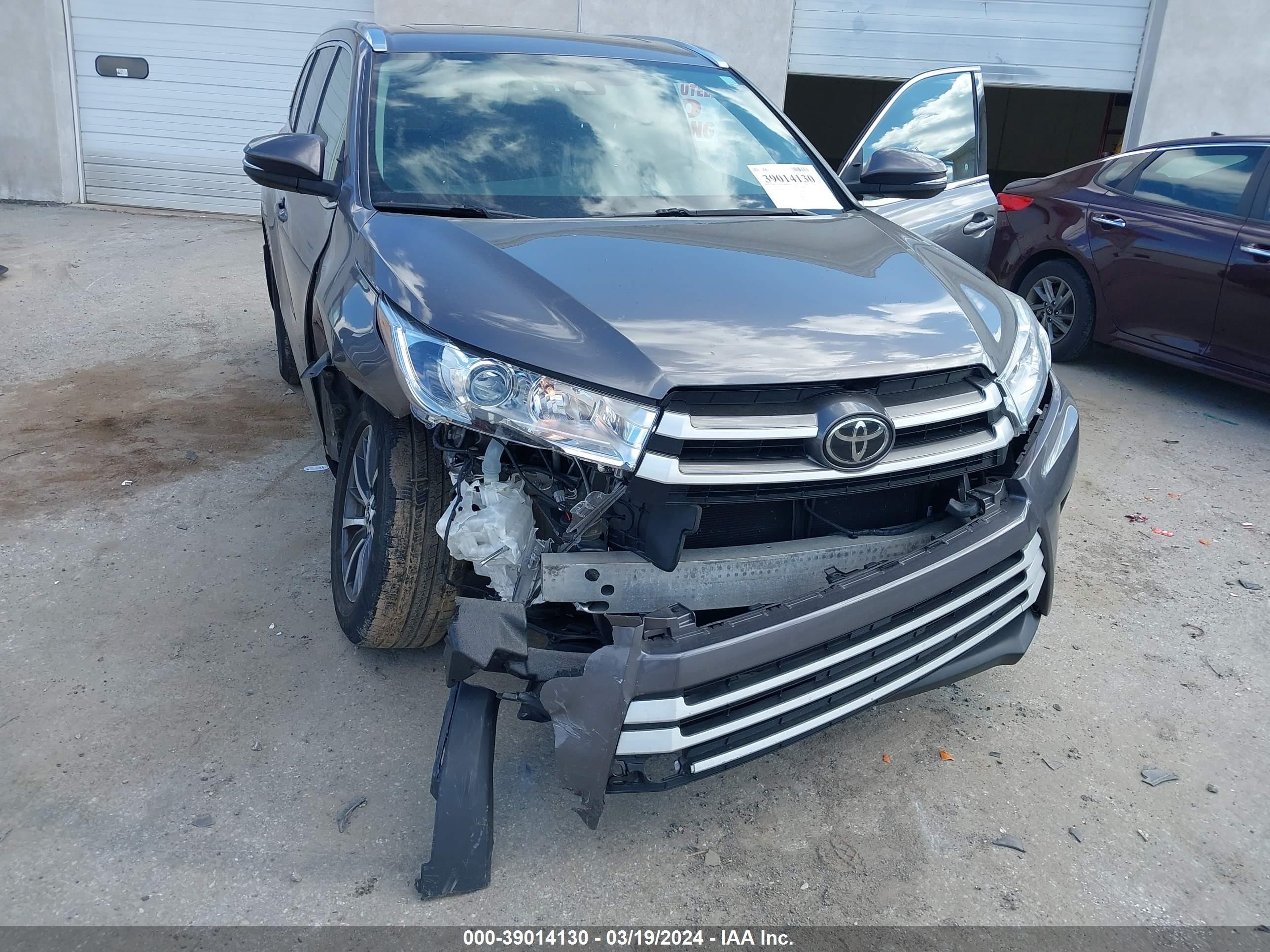 Photo 5 VIN: 5TDJZRFH1HS458814 - TOYOTA HIGHLANDER 