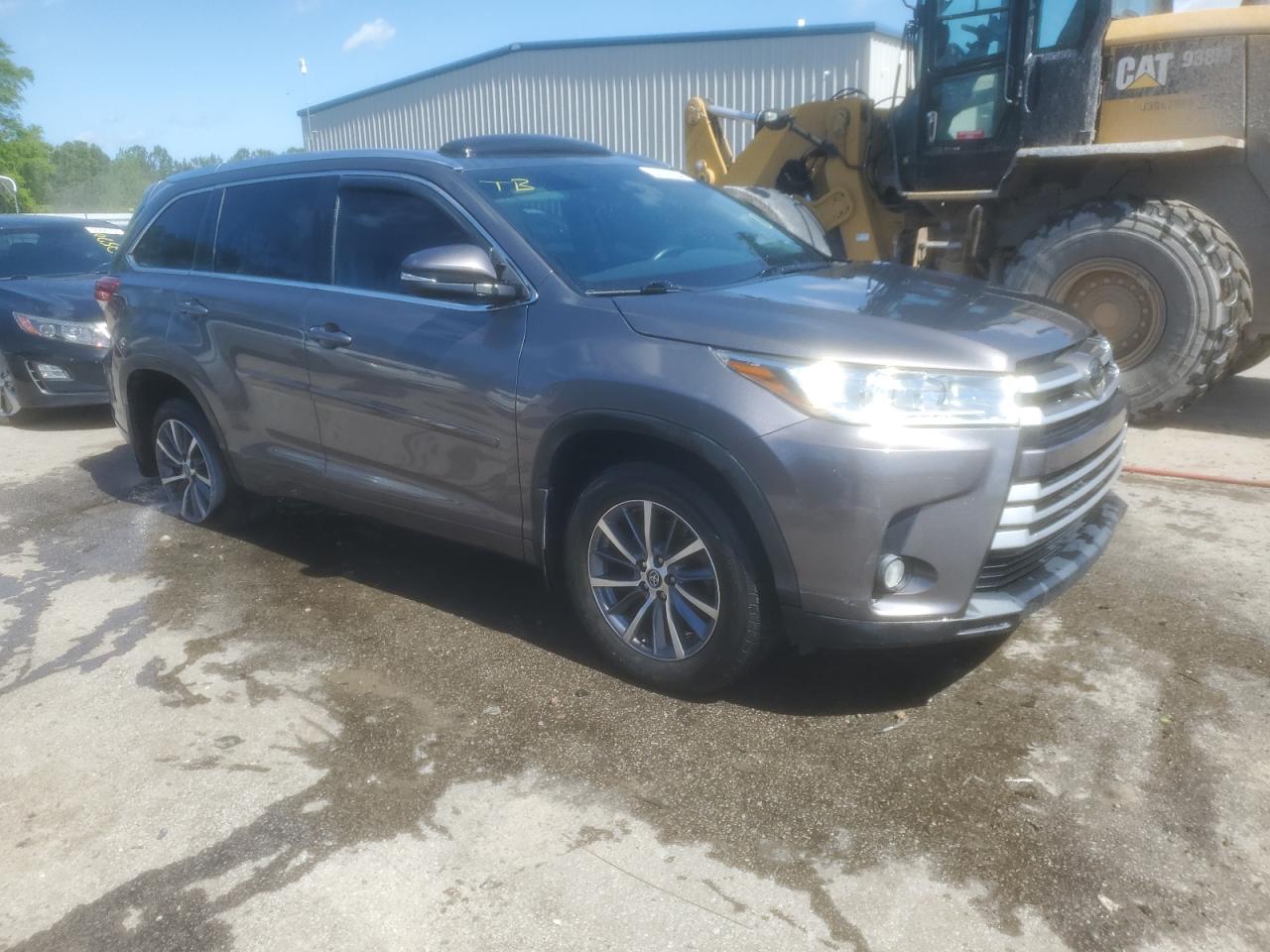 Photo 3 VIN: 5TDJZRFH1JS562354 - TOYOTA HIGHLANDER 