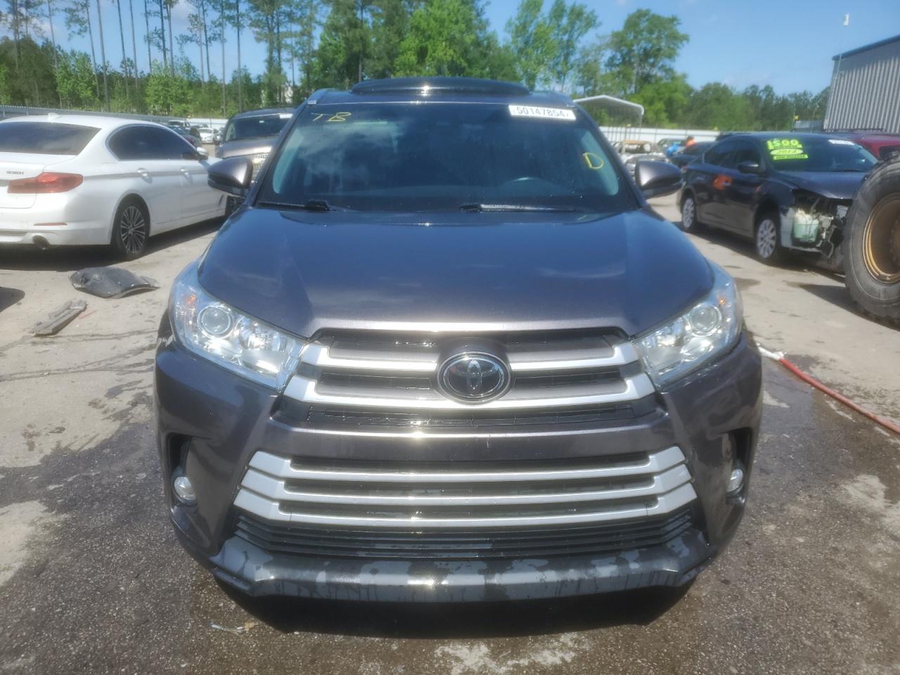 Photo 4 VIN: 5TDJZRFH1JS562354 - TOYOTA HIGHLANDER 