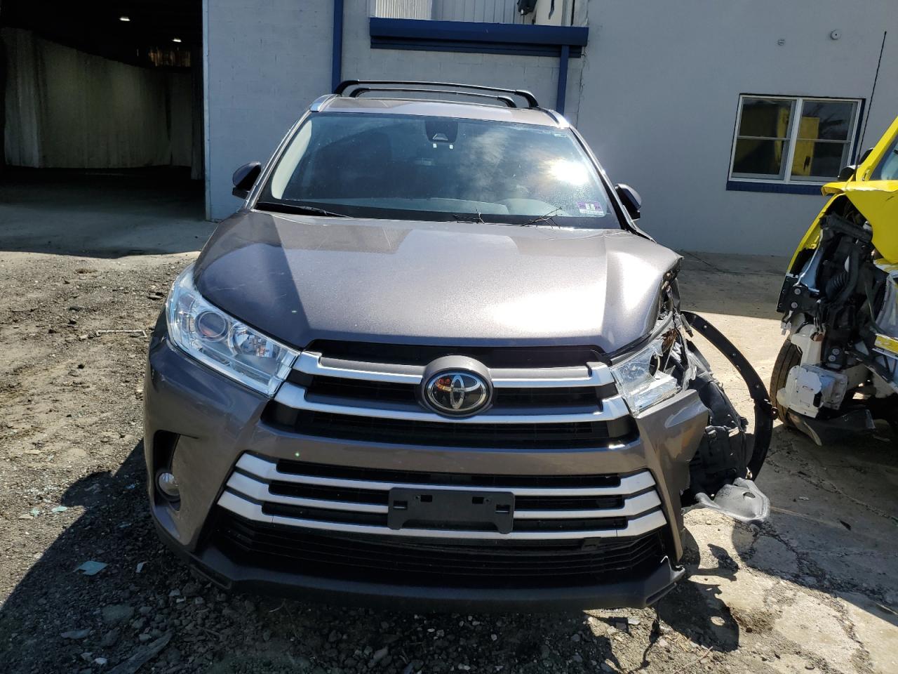 Photo 4 VIN: 5TDJZRFH1KS925253 - TOYOTA HIGHLANDER 