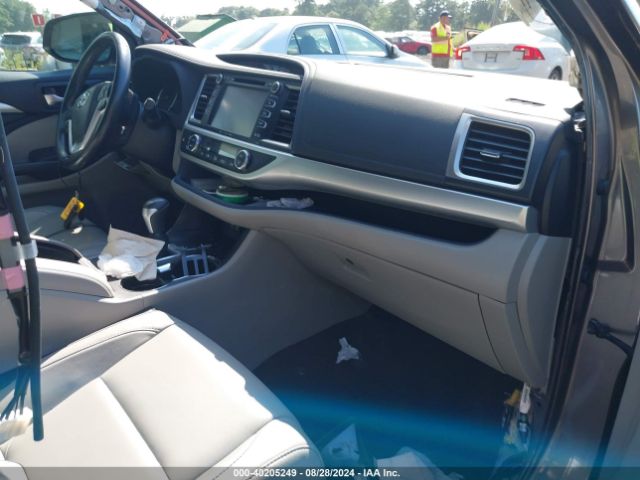 Photo 4 VIN: 5TDJZRFH2JS551993 - TOYOTA HIGHLANDER 