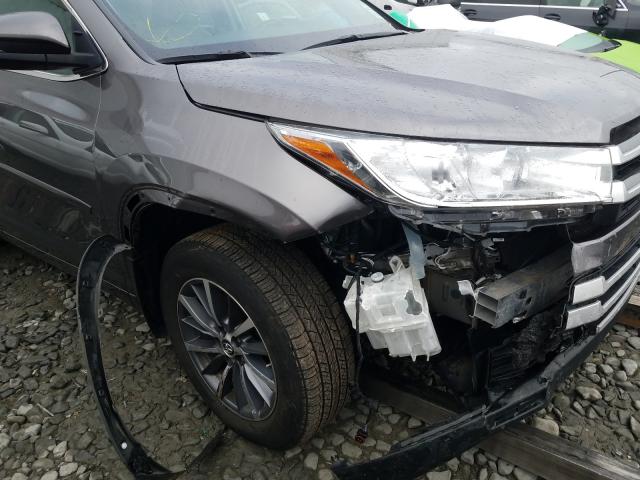 Photo 8 VIN: 5TDJZRFH2JS552996 - TOYOTA HIGHLANDER 