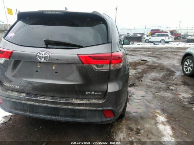 Photo 3 VIN: 5TDJZRFH2JS555736 - TOYOTA HIGHLANDER 