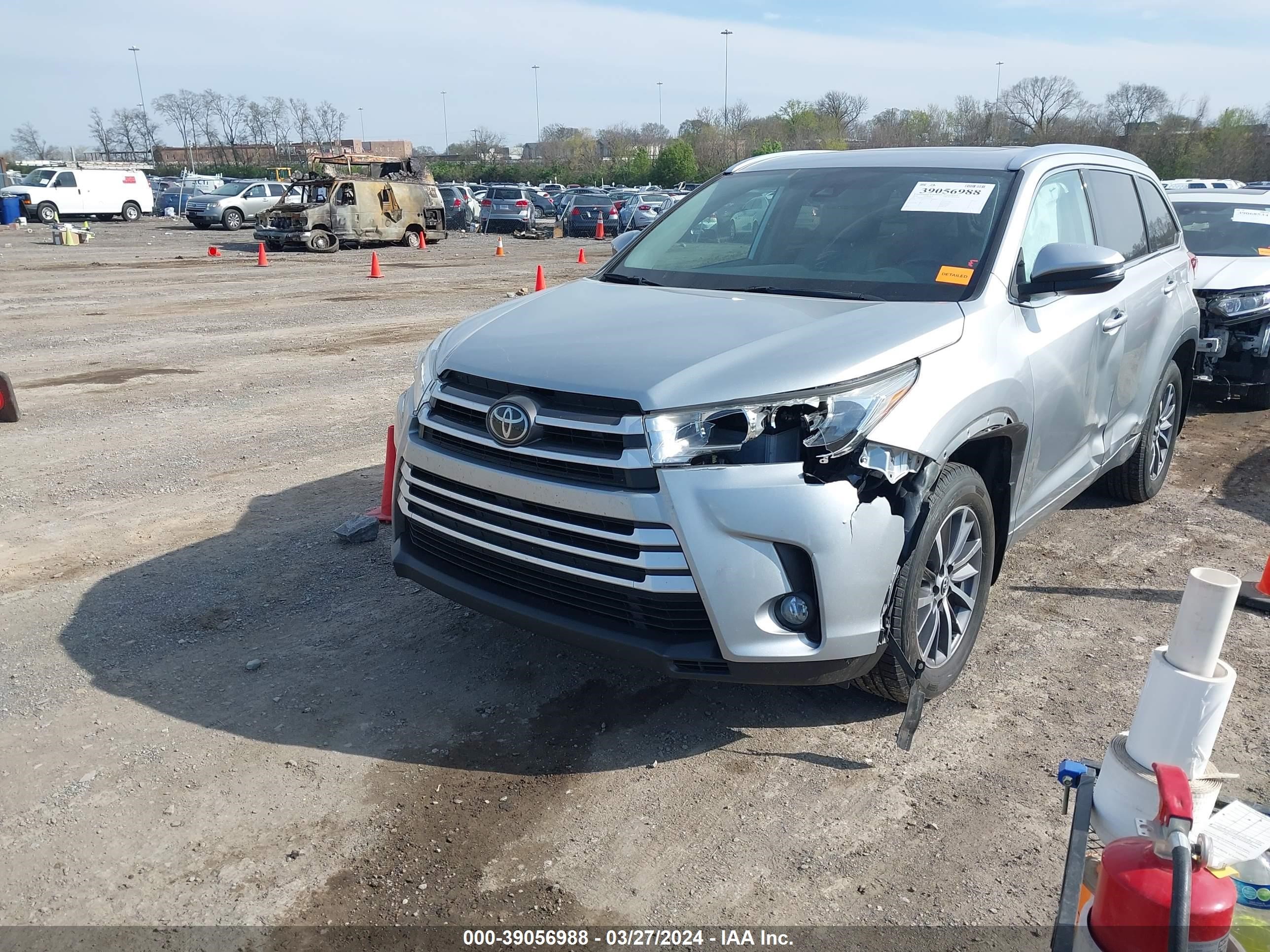 Photo 5 VIN: 5TDJZRFH2JS559284 - TOYOTA HIGHLANDER 