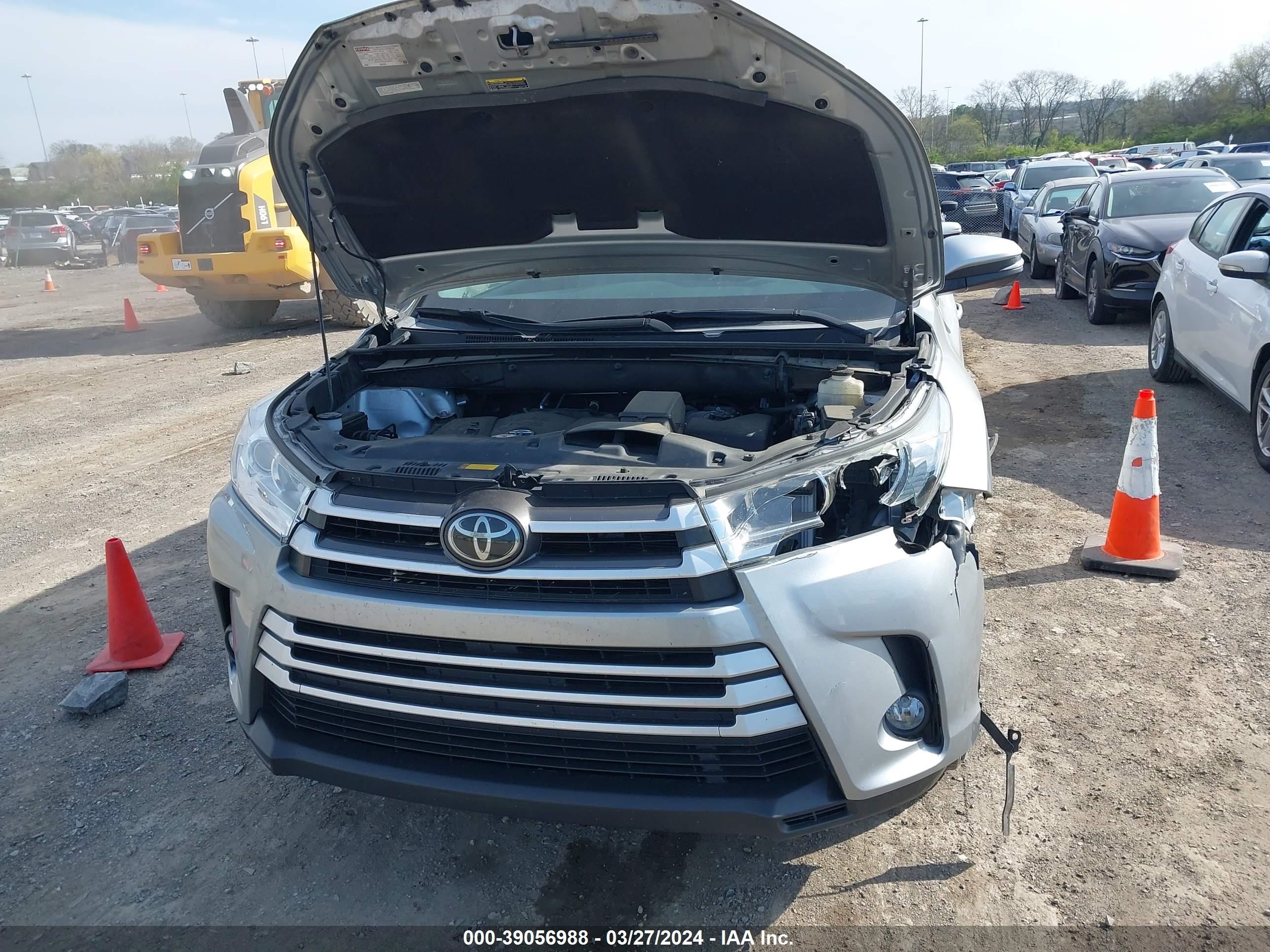 Photo 9 VIN: 5TDJZRFH2JS559284 - TOYOTA HIGHLANDER 