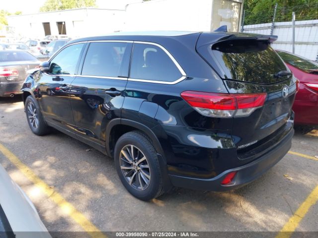 Photo 2 VIN: 5TDJZRFH2JS828965 - TOYOTA HIGHLANDER 