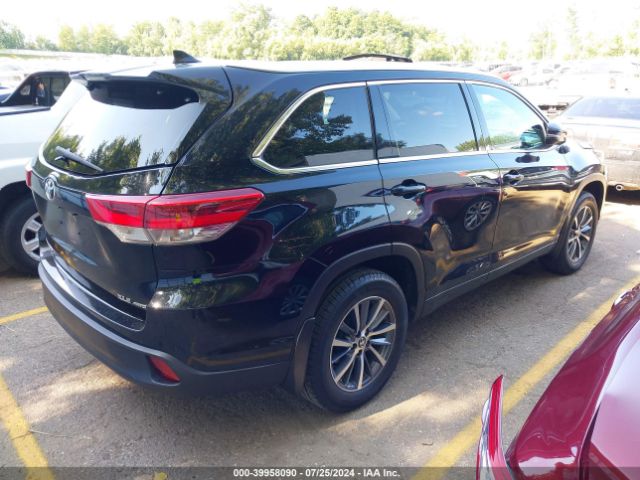 Photo 3 VIN: 5TDJZRFH2JS828965 - TOYOTA HIGHLANDER 