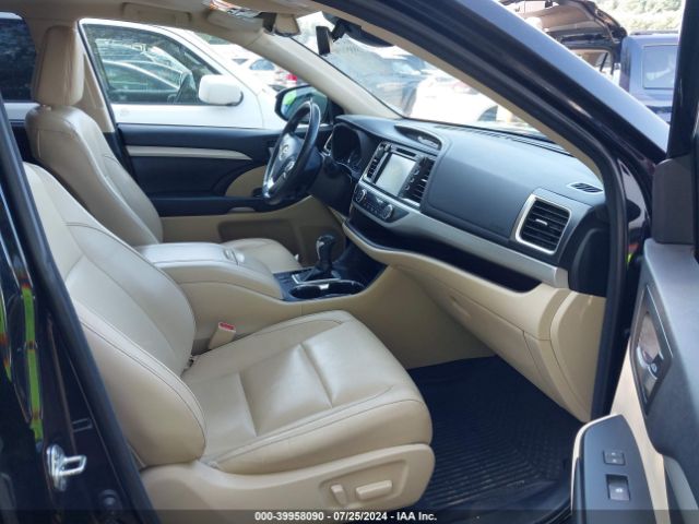 Photo 4 VIN: 5TDJZRFH2JS828965 - TOYOTA HIGHLANDER 