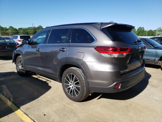 Photo 2 VIN: 5TDJZRFH2JS843210 - TOYOTA HIGHLANDER 