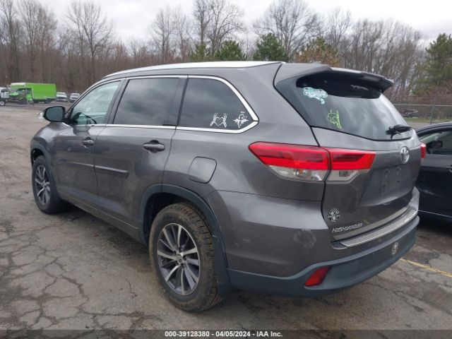 Photo 2 VIN: 5TDJZRFH2JS863876 - TOYOTA HIGHLANDER 