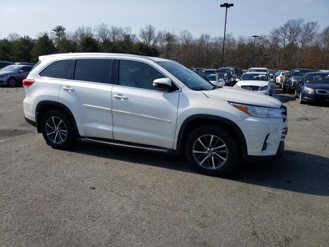 Photo 3 VIN: 5TDJZRFH2JS890625 - TOYOTA HIGHLANDER 