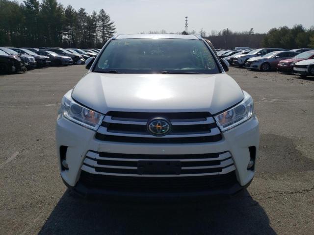 Photo 4 VIN: 5TDJZRFH2JS890625 - TOYOTA HIGHLANDER 