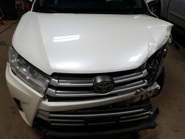 Photo 6 VIN: 5TDJZRFH3HS383534 - TOYOTA HIGHLANDER 