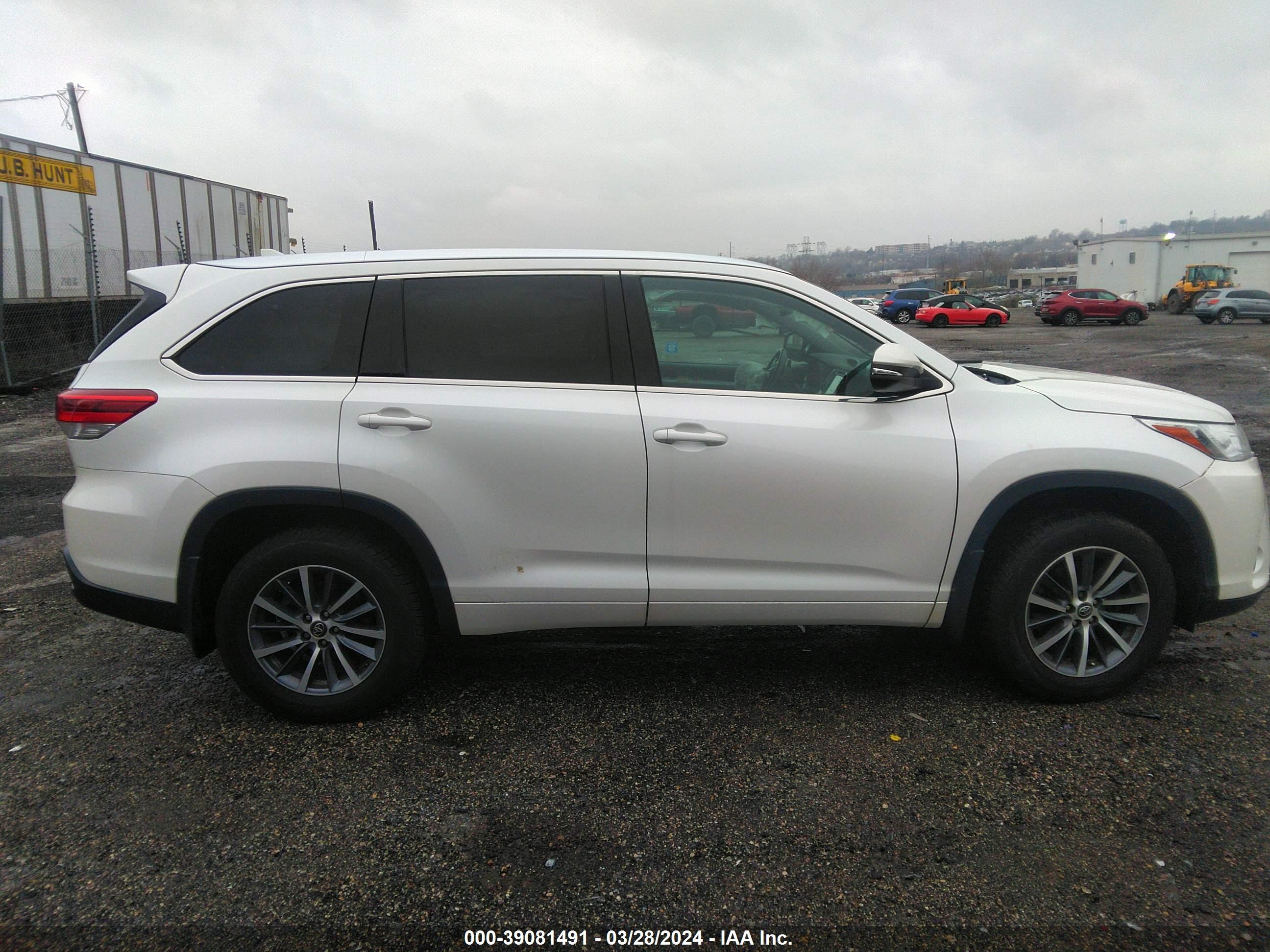 Photo 13 VIN: 5TDJZRFH3HS443358 - TOYOTA HIGHLANDER 