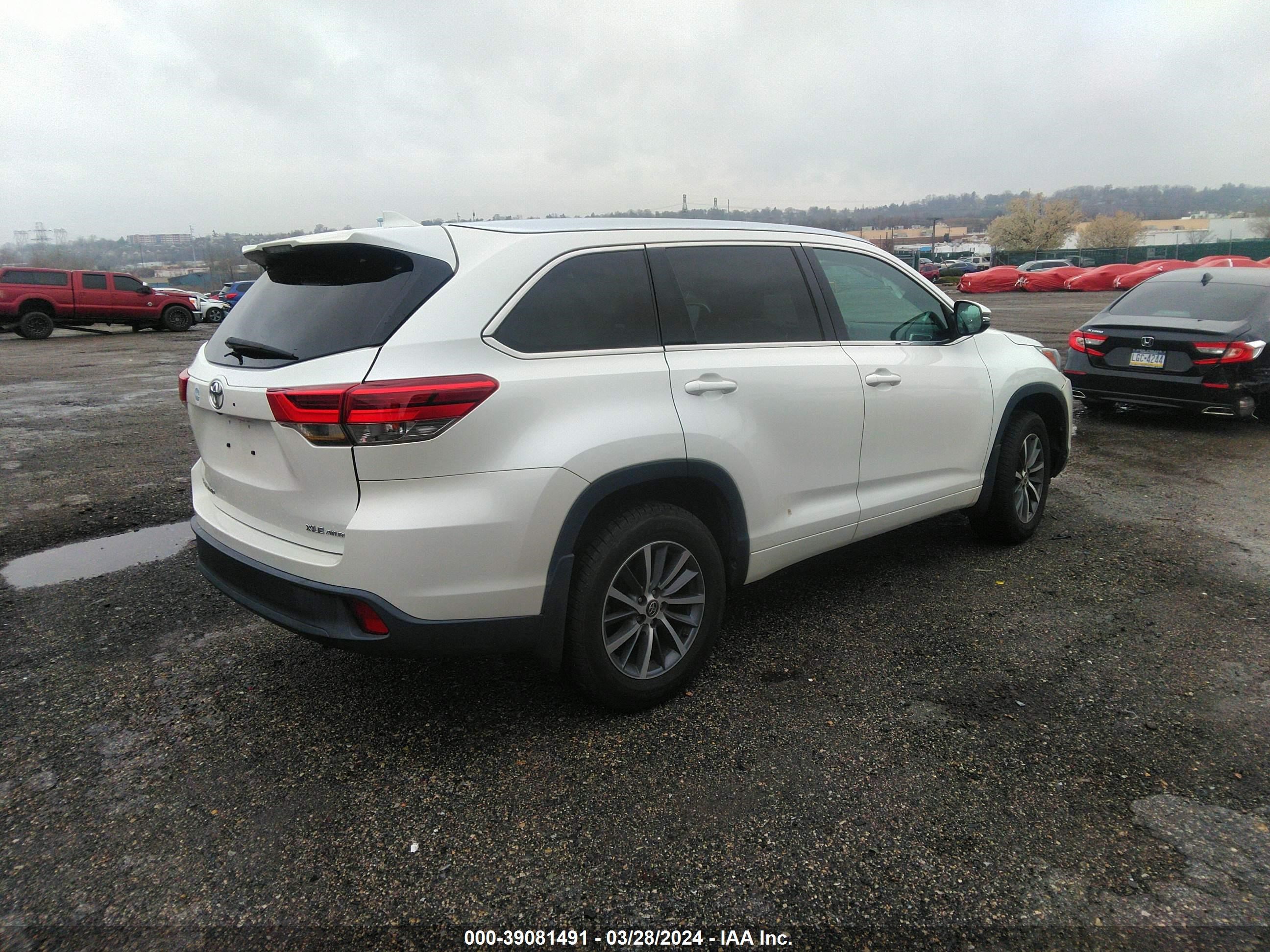 Photo 3 VIN: 5TDJZRFH3HS443358 - TOYOTA HIGHLANDER 