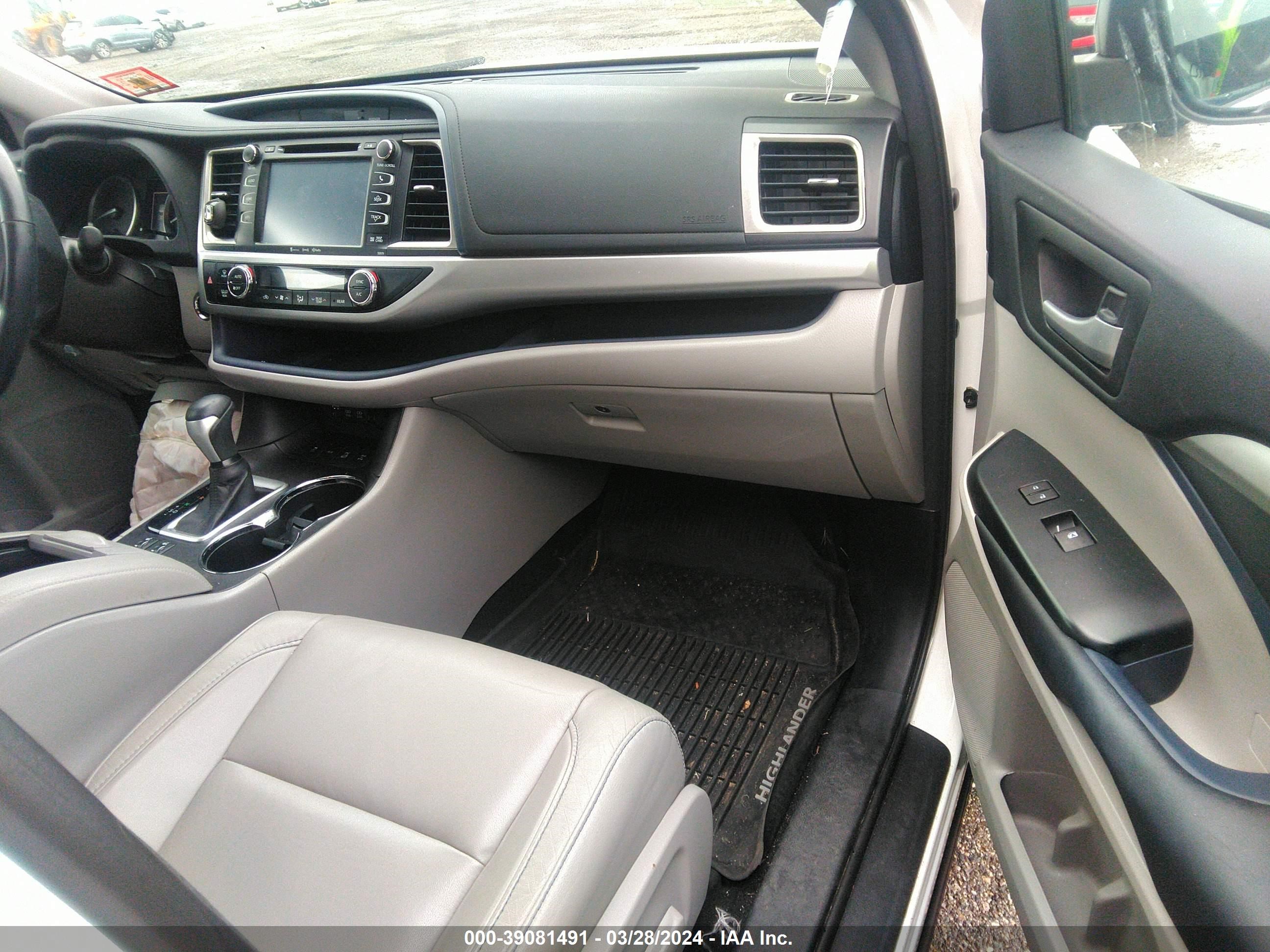 Photo 4 VIN: 5TDJZRFH3HS443358 - TOYOTA HIGHLANDER 