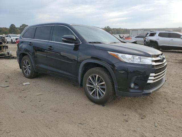 Photo 3 VIN: 5TDJZRFH3JS523863 - TOYOTA HIGHLANDER 