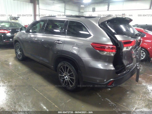 Photo 2 VIN: 5TDJZRFH3JS552098 - TOYOTA HIGHLANDER 