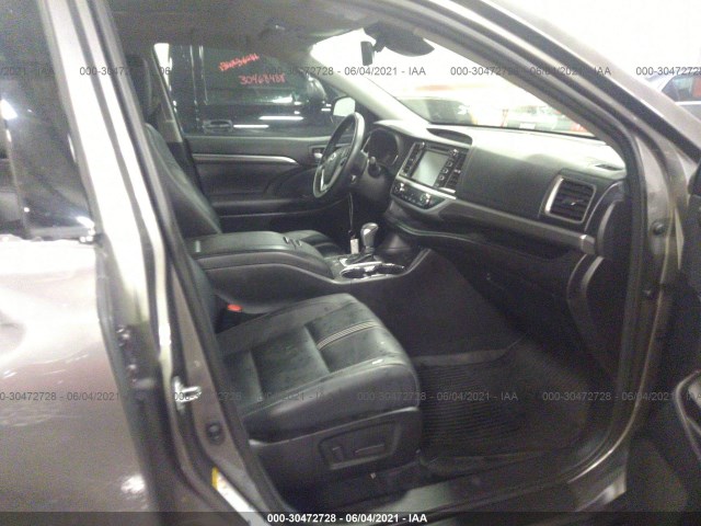 Photo 4 VIN: 5TDJZRFH3JS552098 - TOYOTA HIGHLANDER 