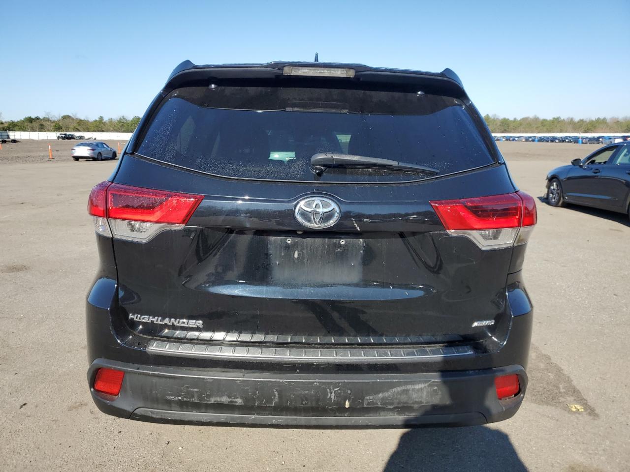 Photo 5 VIN: 5TDJZRFH3JS865930 - TOYOTA HIGHLANDER 