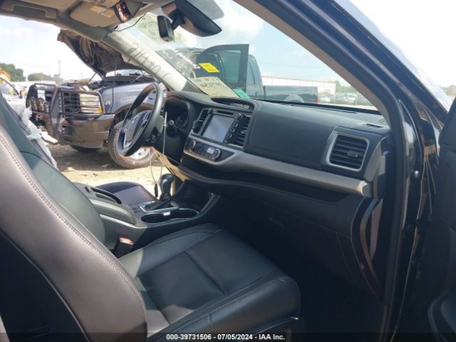 Photo 4 VIN: 5TDJZRFH3JS906024 - TOYOTA HIGHLANDER 