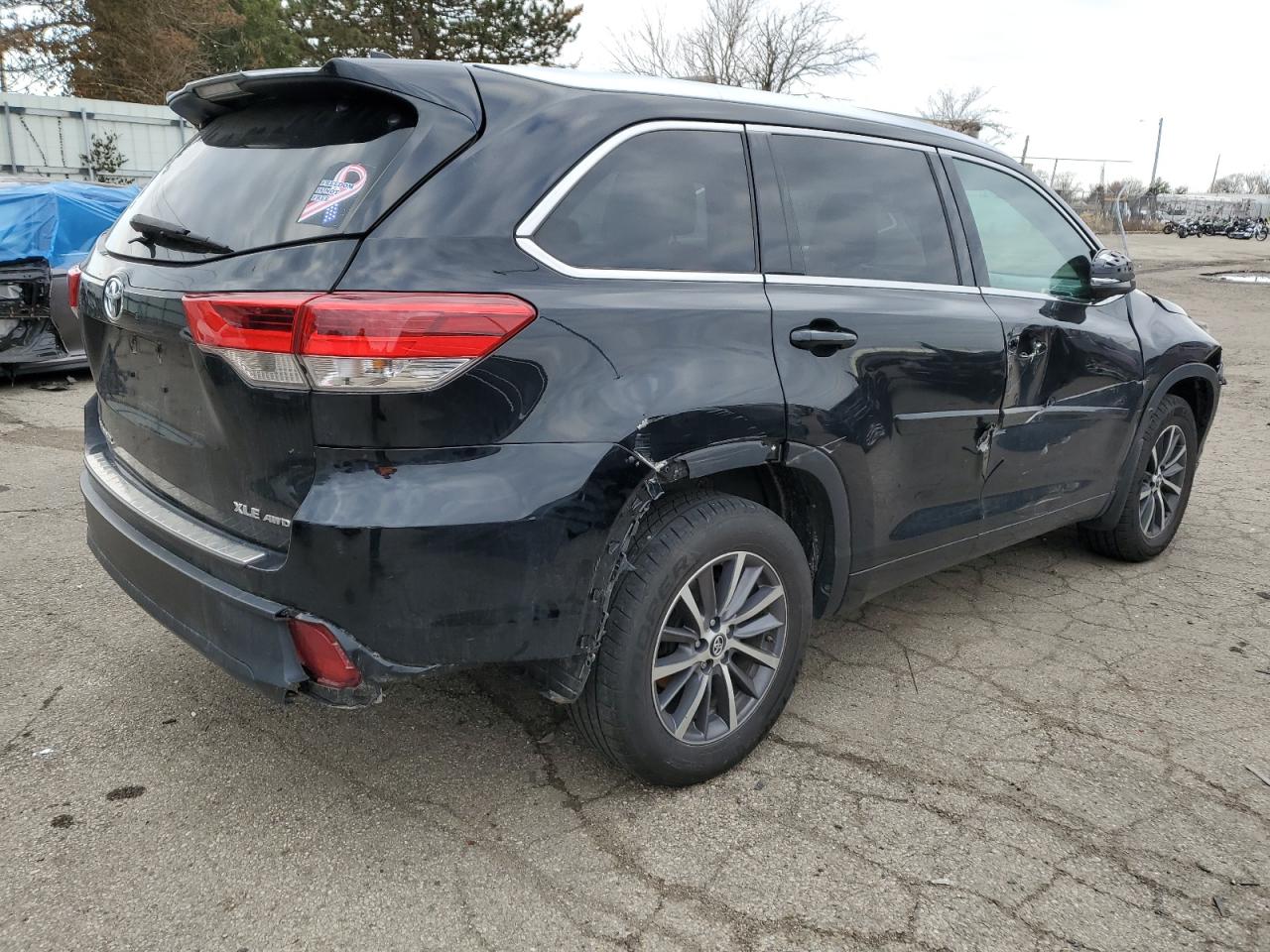 Photo 2 VIN: 5TDJZRFH4HS363924 - TOYOTA HIGHLANDER 