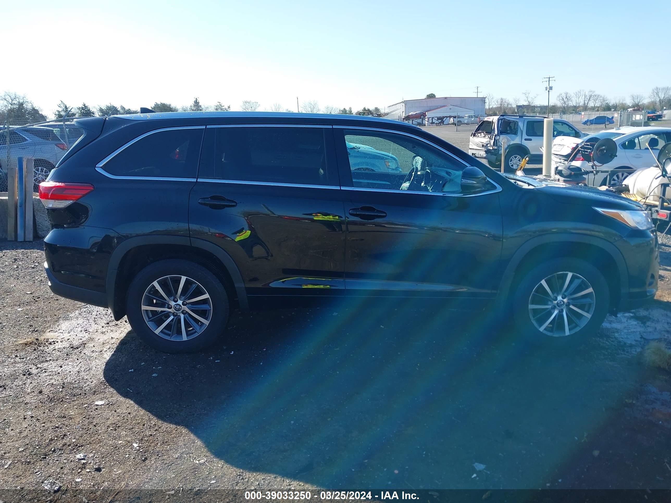 Photo 13 VIN: 5TDJZRFH4HS454062 - TOYOTA HIGHLANDER 