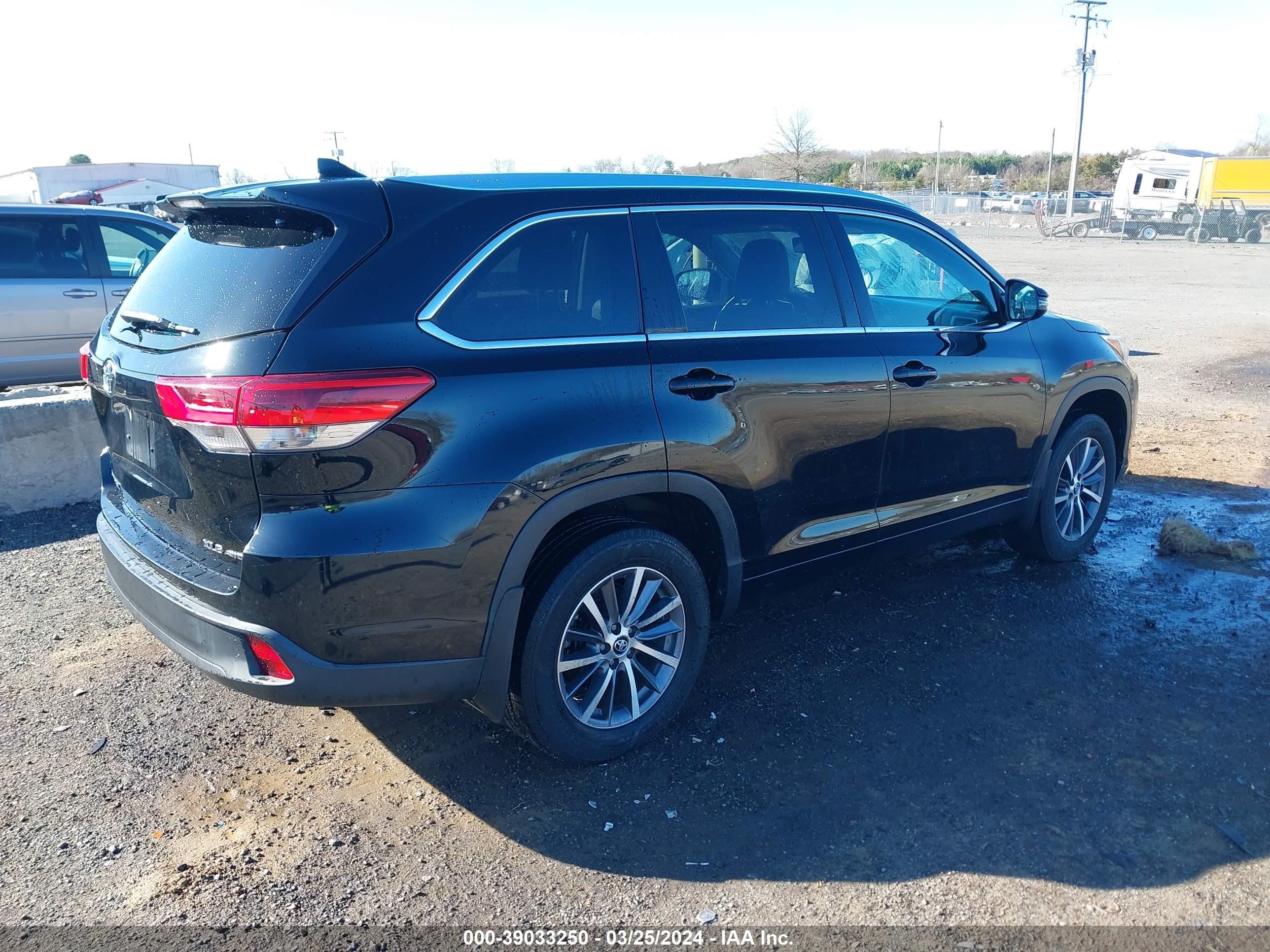 Photo 3 VIN: 5TDJZRFH4HS454062 - TOYOTA HIGHLANDER 