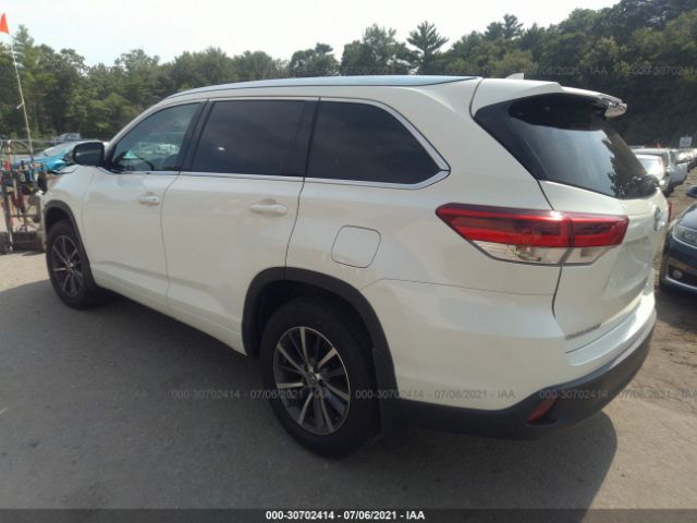 Photo 2 VIN: 5TDJZRFH4JS529624 - TOYOTA HIGHLANDER 