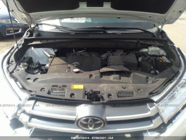 Photo 9 VIN: 5TDJZRFH4JS529624 - TOYOTA HIGHLANDER 