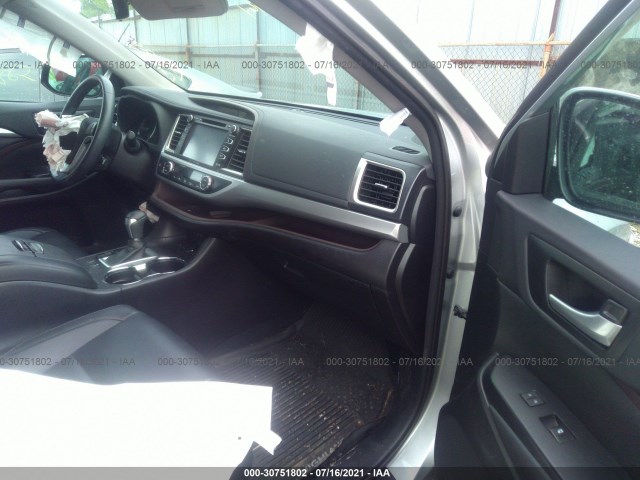 Photo 4 VIN: 5TDJZRFH4JS541465 - TOYOTA HIGHLANDER 