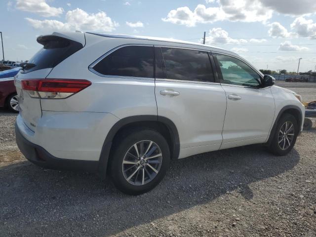 Photo 2 VIN: 5TDJZRFH4JS559089 - TOYOTA HIGHLANDER 