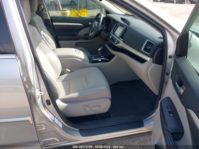 Photo 4 VIN: 5TDJZRFH4JS803307 - TOYOTA HIGHLANDER 