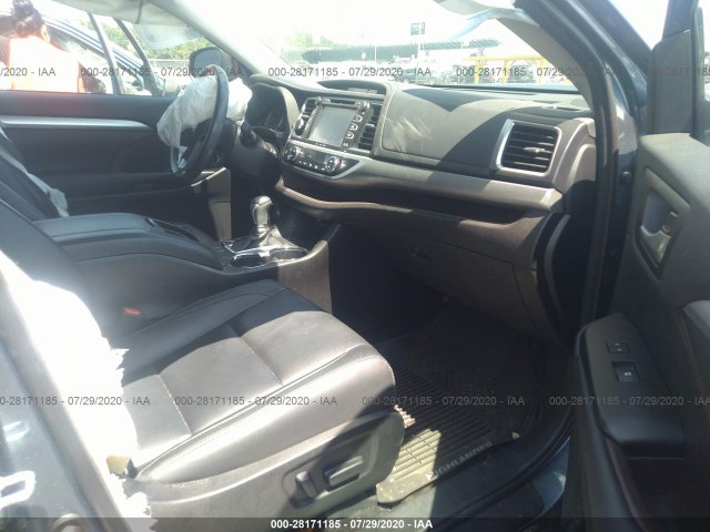 Photo 4 VIN: 5TDJZRFH4JS827588 - TOYOTA HIGHLANDER 