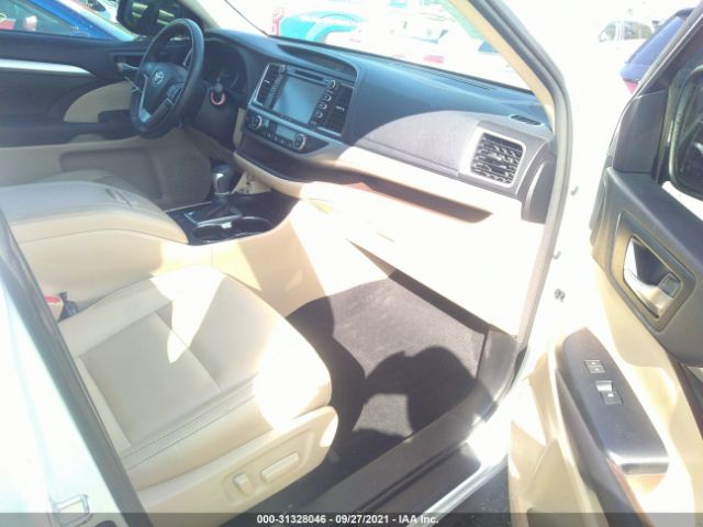 Photo 4 VIN: 5TDJZRFH4JS828238 - TOYOTA HIGHLANDER 