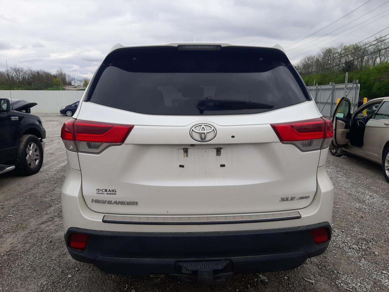 Photo 5 VIN: 5TDJZRFH4JS829521 - TOYOTA HIGHLANDER 