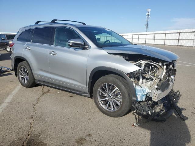 Photo 3 VIN: 5TDJZRFH4JS850840 - TOYOTA HIGHLANDER 