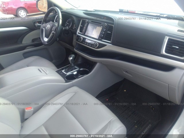 Photo 4 VIN: 5TDJZRFH4JS861336 - TOYOTA HIGHLANDER 